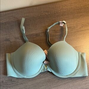 Victoria's Secret Green Underwire Bra with Adjustable Straps